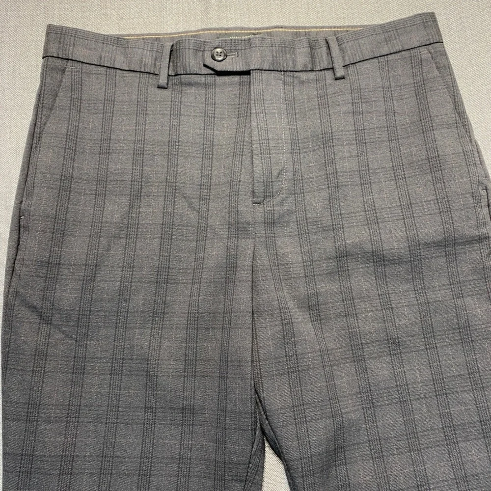 Banana Republic Mens 33x32 Grey Plaid Slim Tapered Fit Stretch Trousers Pants